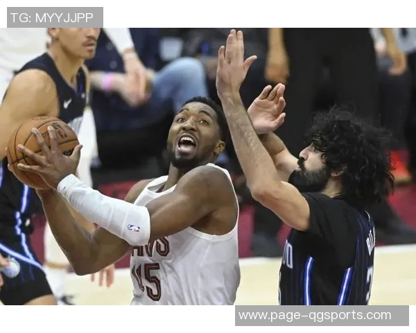 米切尔下半场表现低迷12投仅5中全场仅得15分球队遭遇失利 米切尔下半场表现低迷12投仅5中全场仅得15分球队遭遇失利