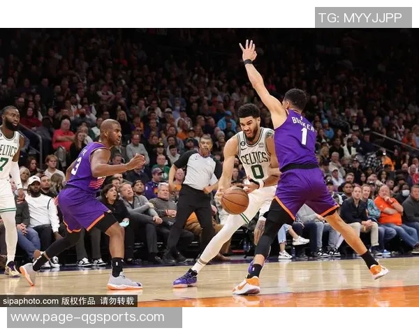 绿军记者惊叹湖勇对决中斯玛特与霍福德的奇妙对抗场景