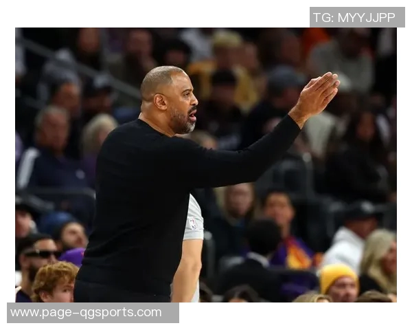 乌度卡强调年轻球员需与队友保持一致水平不会因年龄小而放宽要求 乌度卡强调年轻球员需与队友保持一致水平不会因年龄小而放宽要求